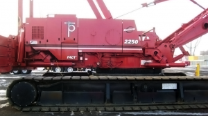 2250 Manitowoc 2250 300 ton crawler crane